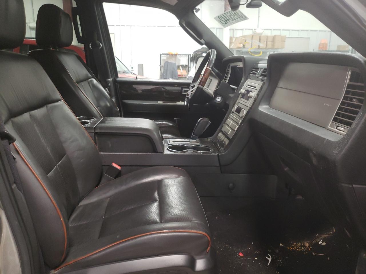 Photo 5 from auction – 2008 LINCOLN NAVIGATOR with VIN 5LMFU28508LJ10463