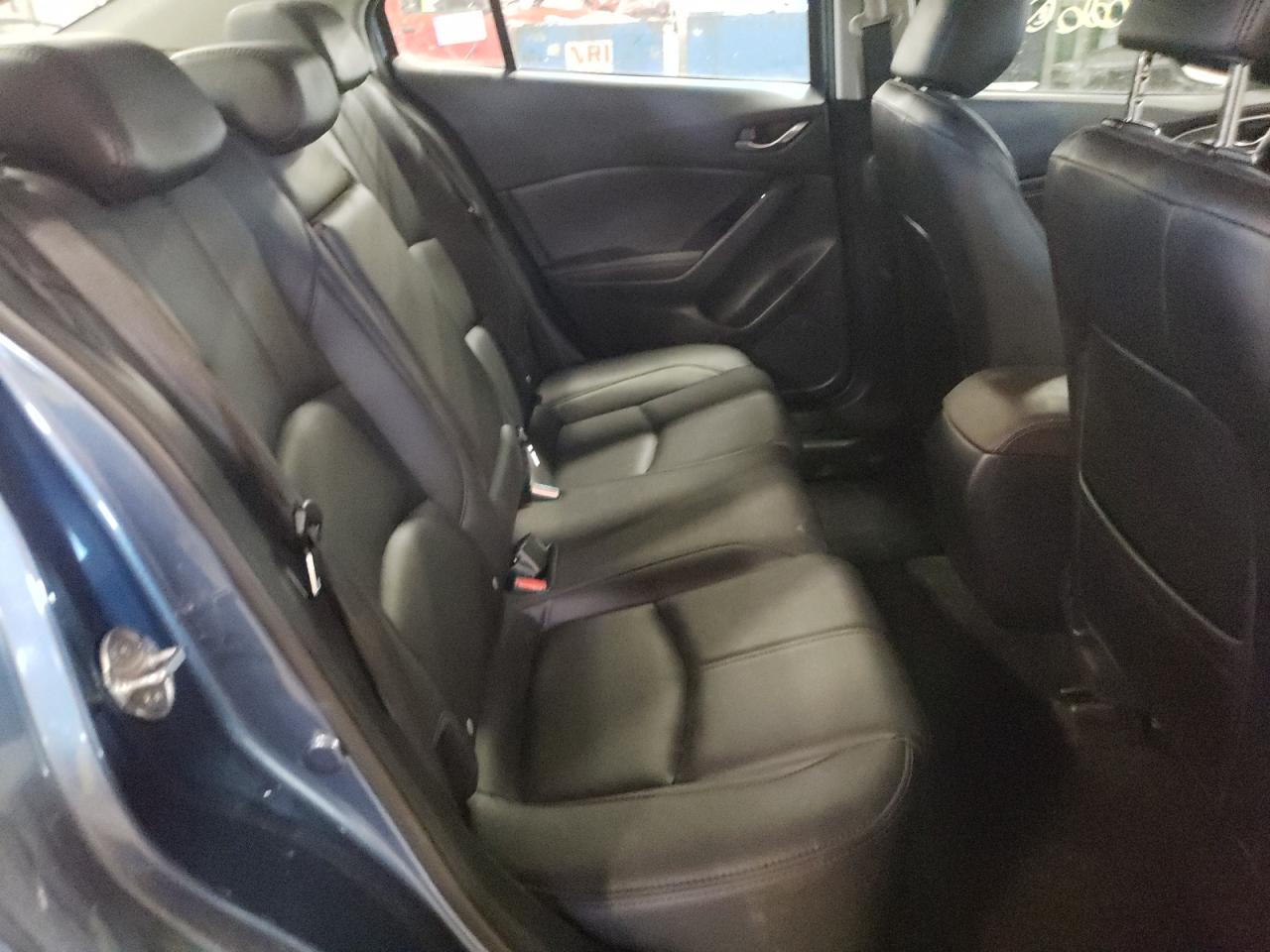 Photo 6 from auction – 2018 MAZDA 3 with VIN 3MZBN1V32JM256493