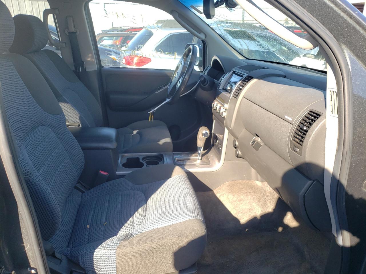 Photo 5 from auction – 2005 NISSAN PATHFINDER with VIN 5N1AR18W35C744878