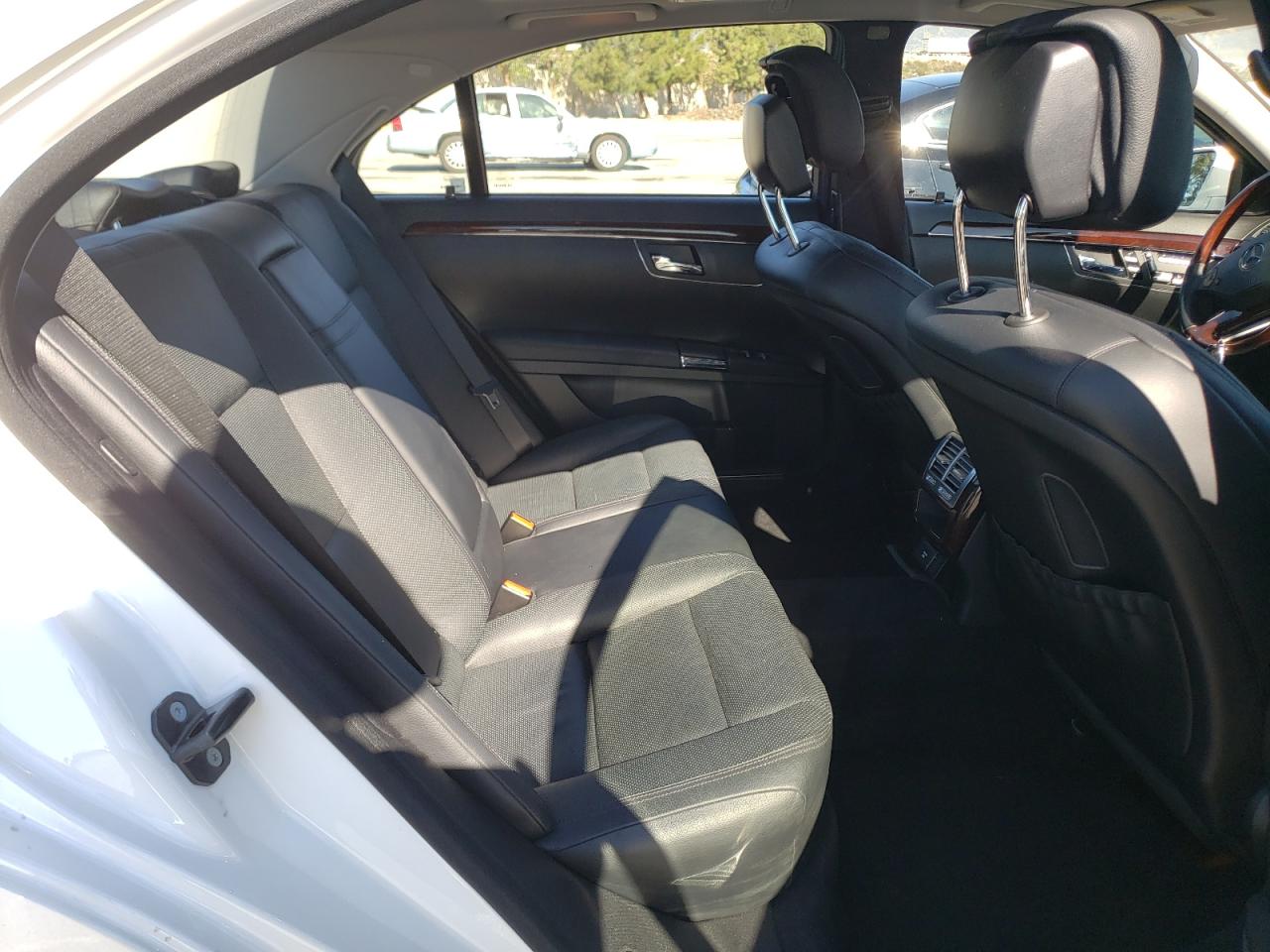 Photo 6 from auction – 2011 MERCEDES-BENZ S 550 with VIN WDDNG7BB7BA362449