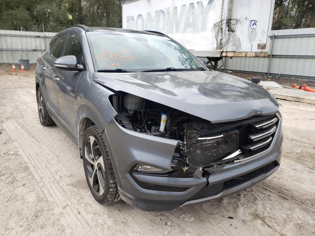 HYUNDAI TUCSON LIM 2016 with VIN KM8J33A28GU067506 - Photo from auction
