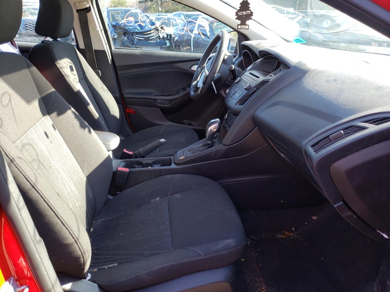 Photo 5 from auction – 2015 FORD FOCUS SE with VIN 1FADP3F21FL276255