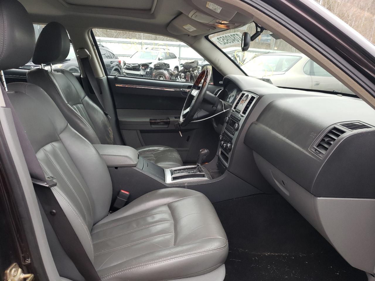 Photo 5 from auction – 2005 CHRYSLER 300C with VIN 2C3AA63H55H532910