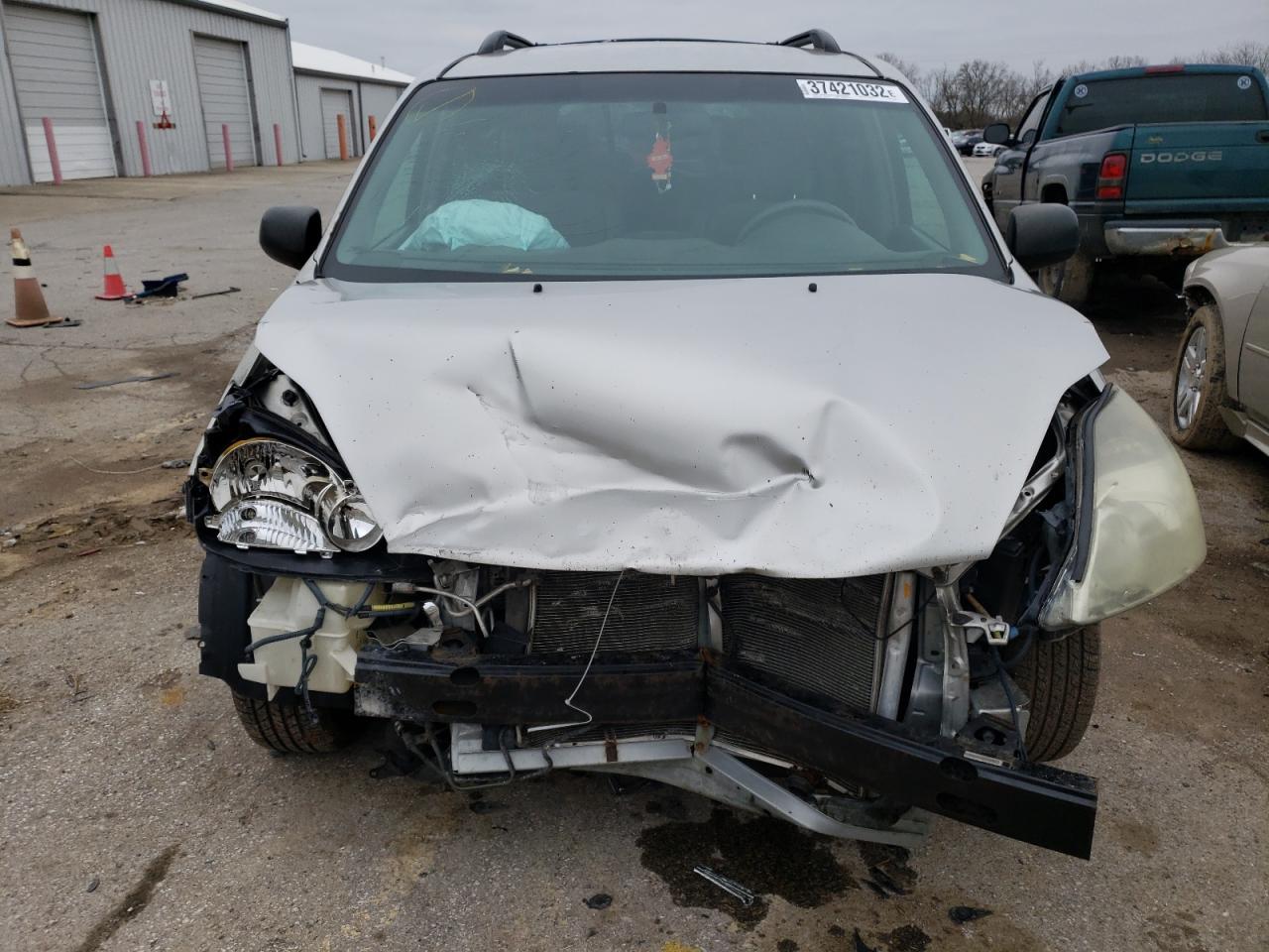 Photo 9 from auction – 2004 TOYOTA SIENNA CE with VIN 5TDZA23C04S075533