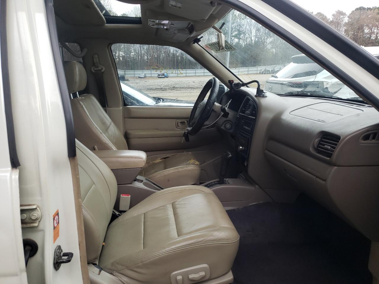 Photo 5 from auction – 2002 NISSAN PATHFINDER with VIN JN8DR09X42W665737