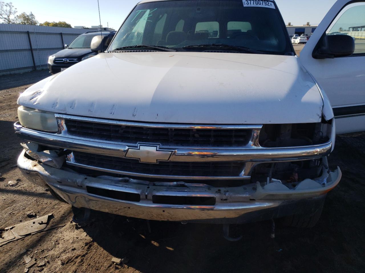 Photo 10 from auction – 2001 CHEVROLET SUBURBAN K with VIN 3GNFK16T41G245111