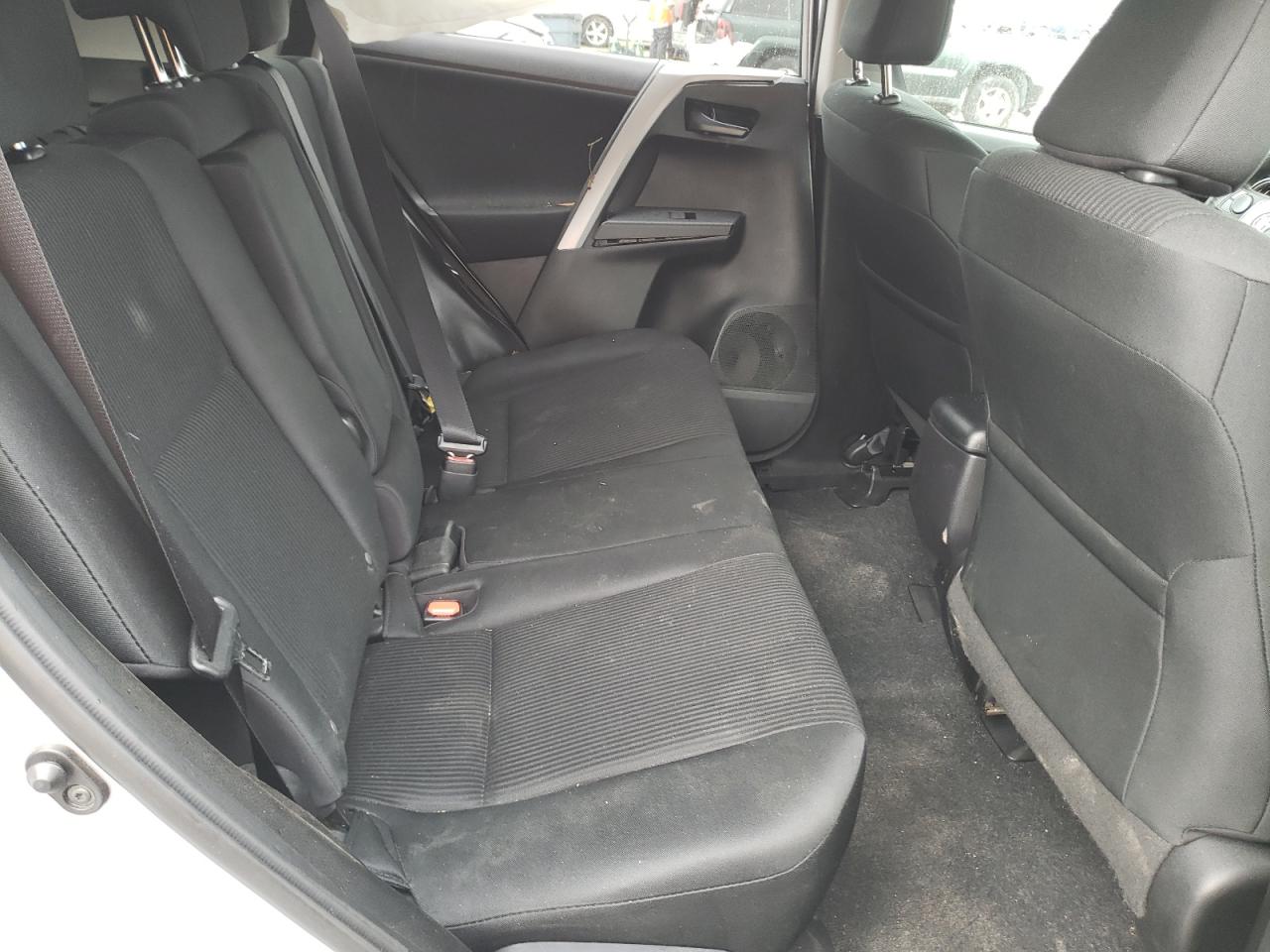 Photo 6 from auction – 2018 TOYOTA RAV4 LE with VIN 2T3ZFREV7JW459358