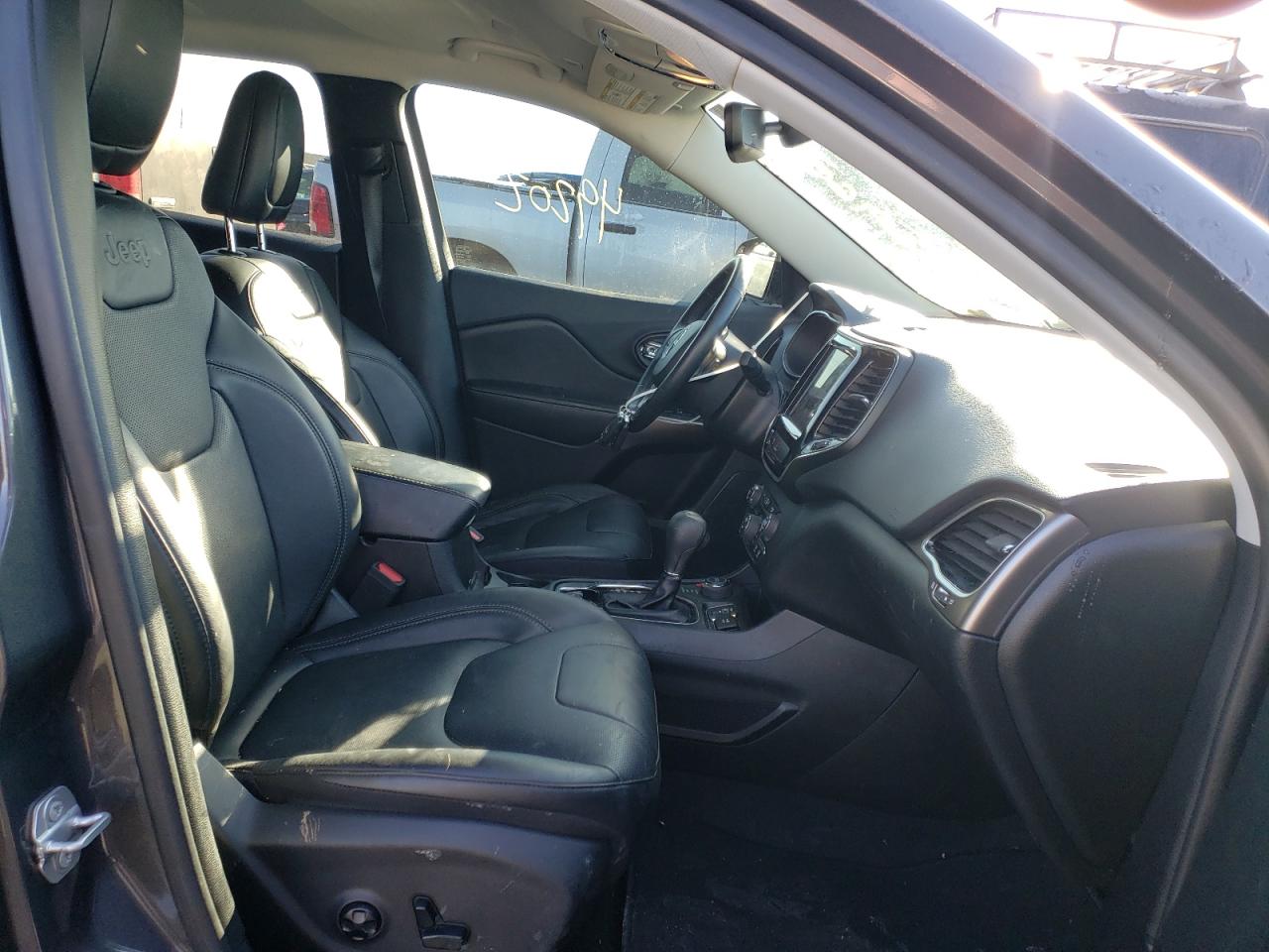 Photo 5 from auction – 2019 JEEP CHEROKEE L with VIN 1C4PJMDN1KD490078