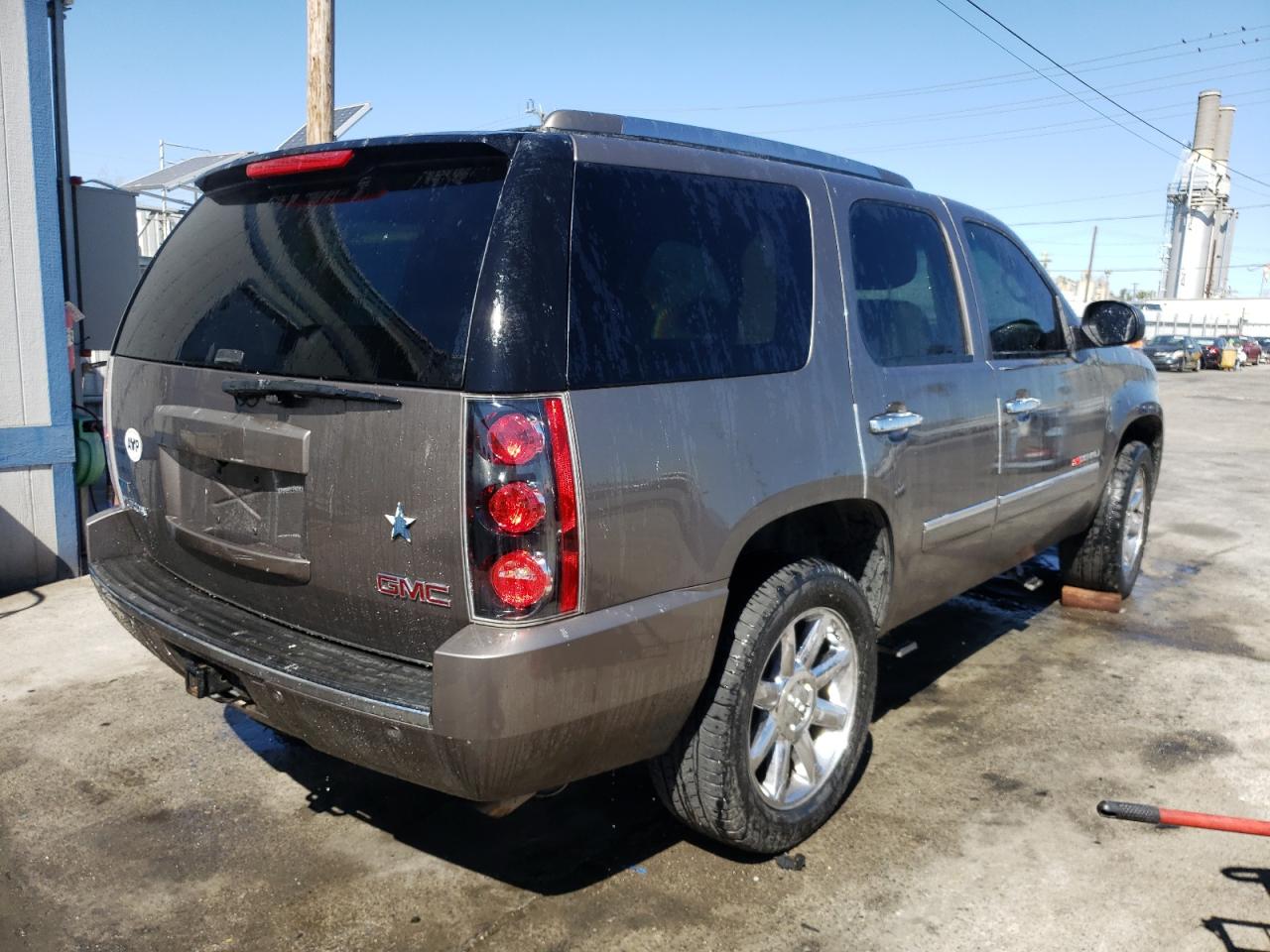Photo 4 from auction – 2011 GMC YUKON DENA with VIN 1GKS1EEF1BR174209