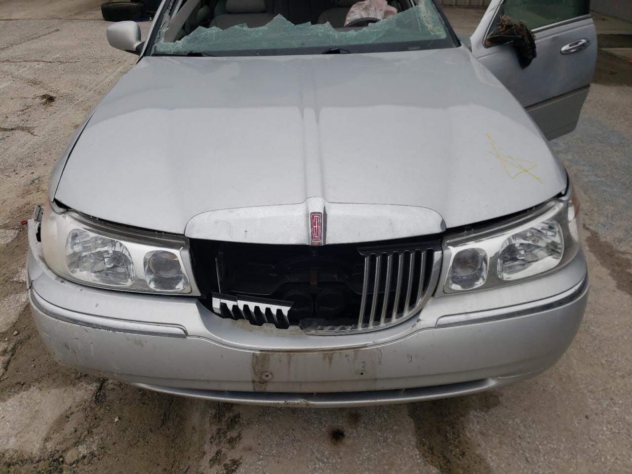Photo 7 from auction – 1998 LINCOLN TOWN CAR E with VIN 1LNFM81W0WY625018