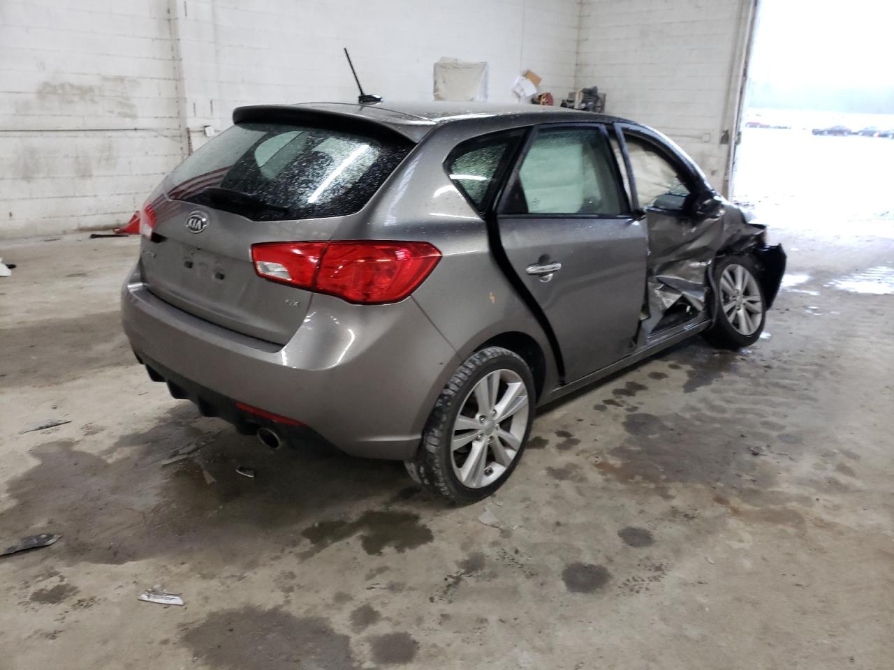 Photo 4 from auction – 2012 KIA FORTE SX with VIN KNAFW5A36C5596105