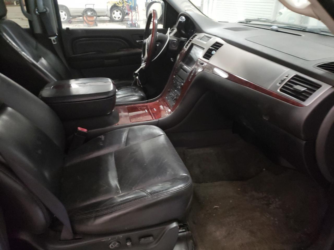 Photo 5 from auction – 2007 CADILLAC ESCALADE L with VIN 1GYFK63817R217467