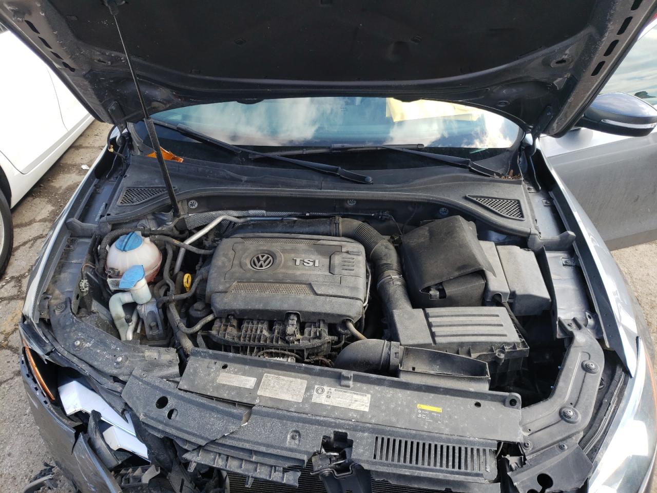 Photo 7 from auction – 2015 VOLKSWAGEN PASSAT S with VIN 1VWAS7A39FC074795
