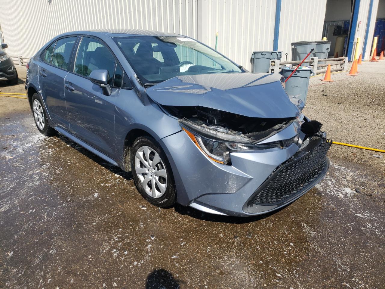 TOYOTA COROLLA LE 2020 with VIN 5YFEPRAE6LP080477 - Photo from auction
