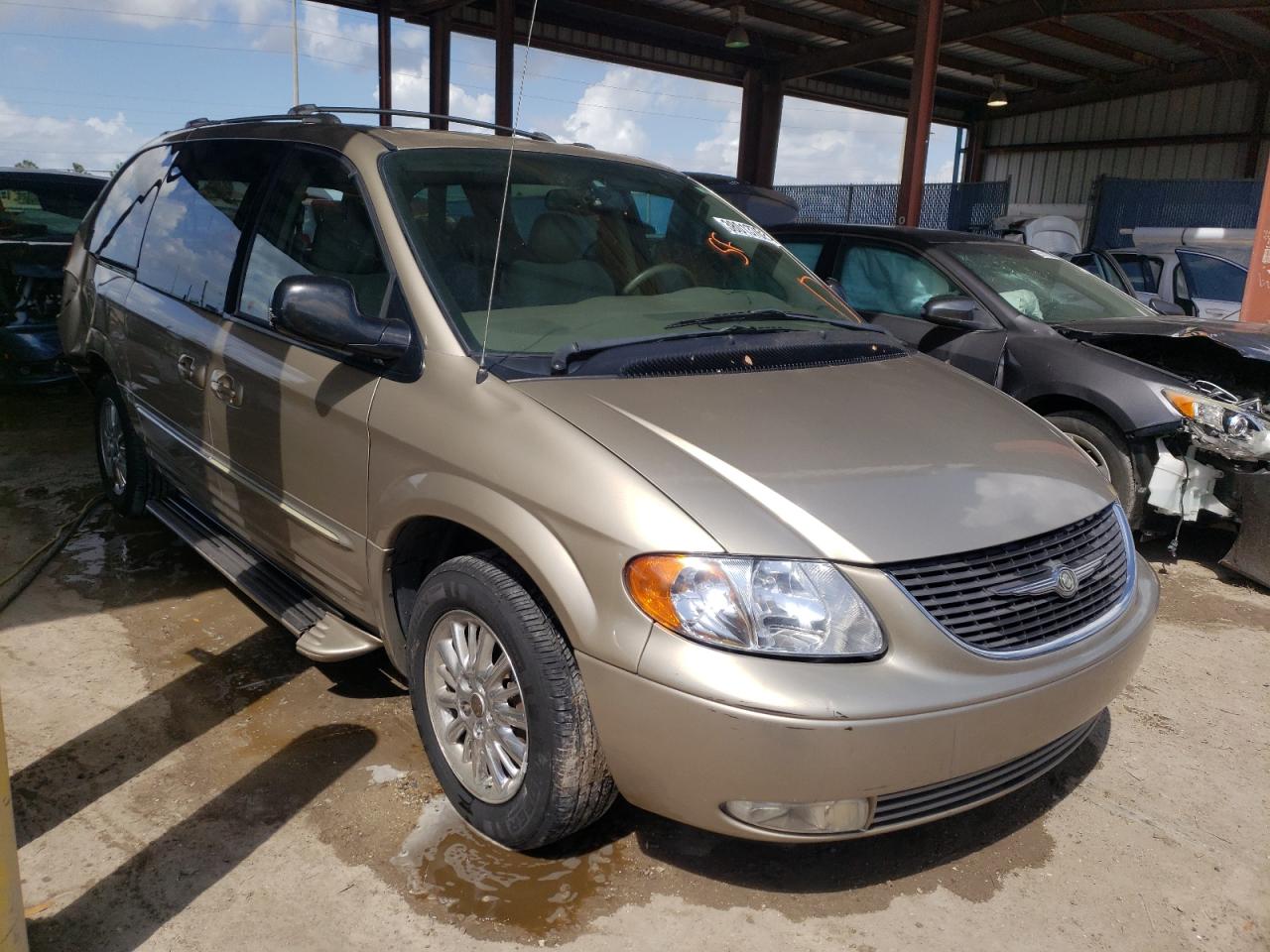 CHRYSLER TOWN & COU 2003 with VIN 2C8GP64LX3R225360 - Photo from auction