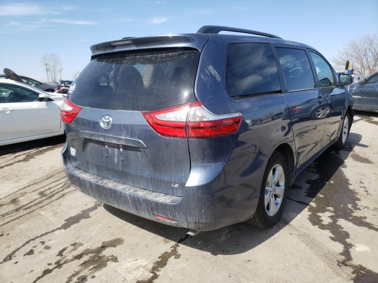 Photo 4 from auction – 2015 TOYOTA SIENNA LE with VIN 5TDKK3DC6FS616946