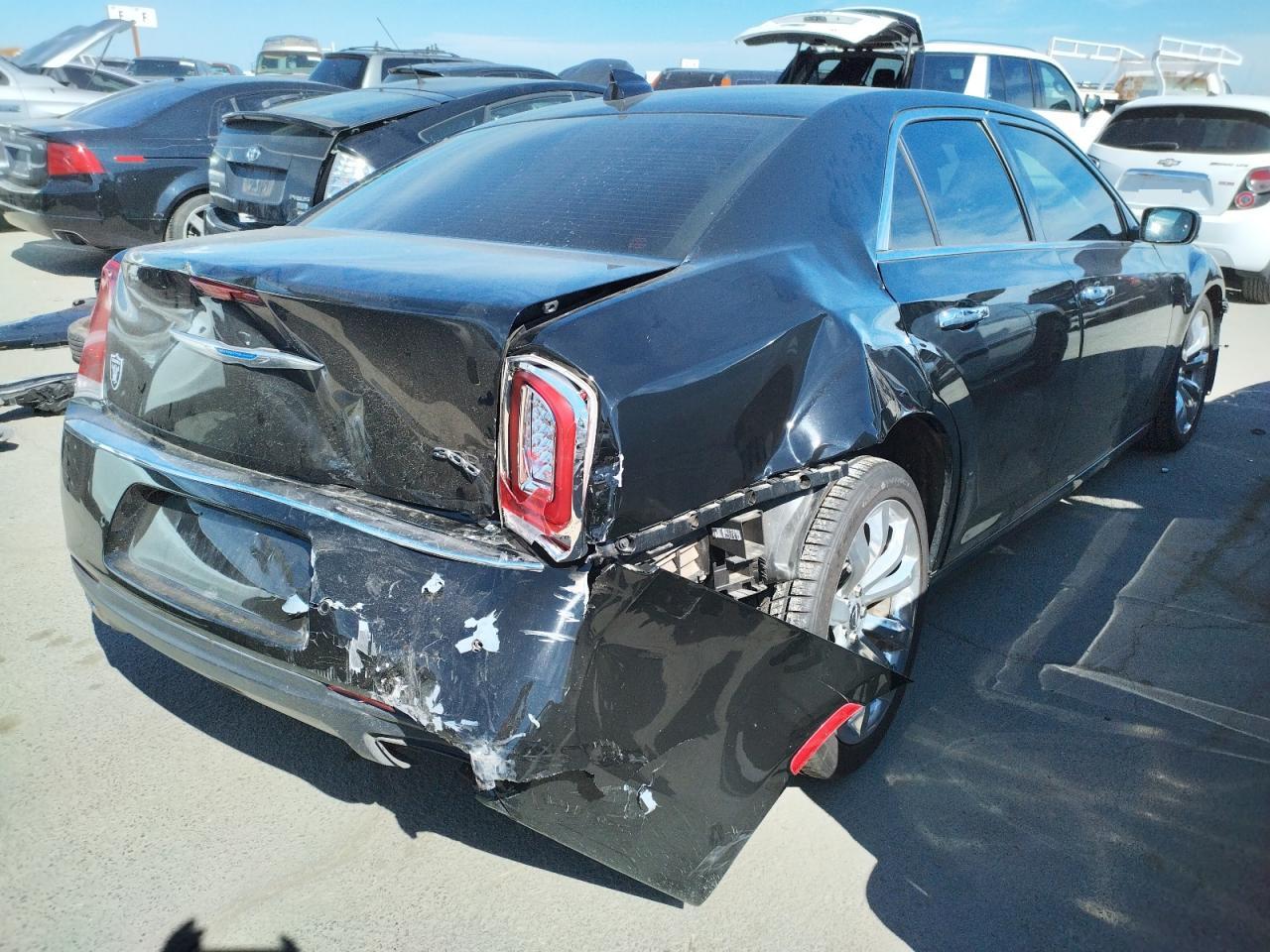 Photo 4 from auction – 2018 CHRYSLER 300 LIMITE with VIN 2C3CCAEG6JH319839