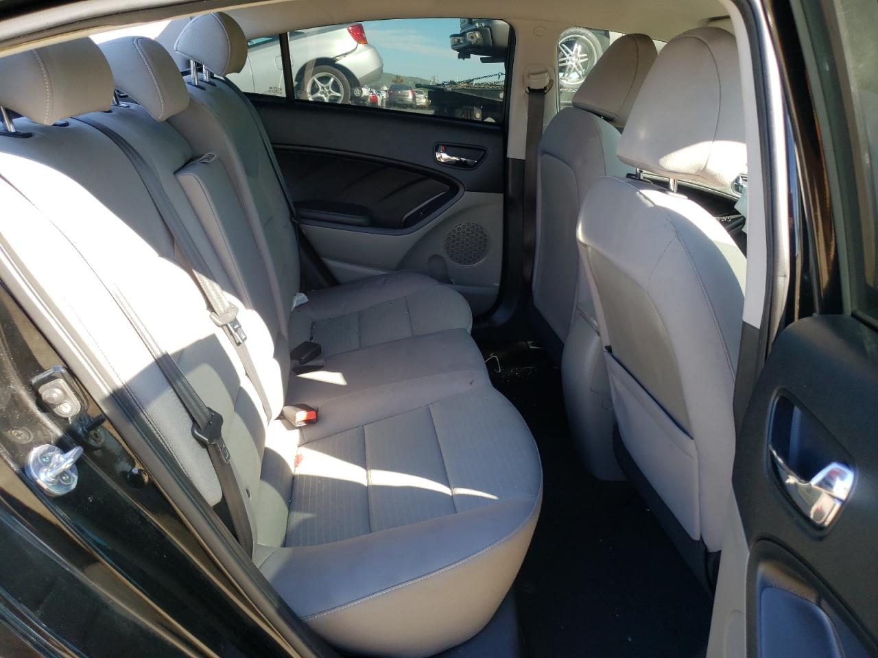 Photo 6 from auction – 2016 KIA FORTE LX with VIN KNAFX4A6XG5543382