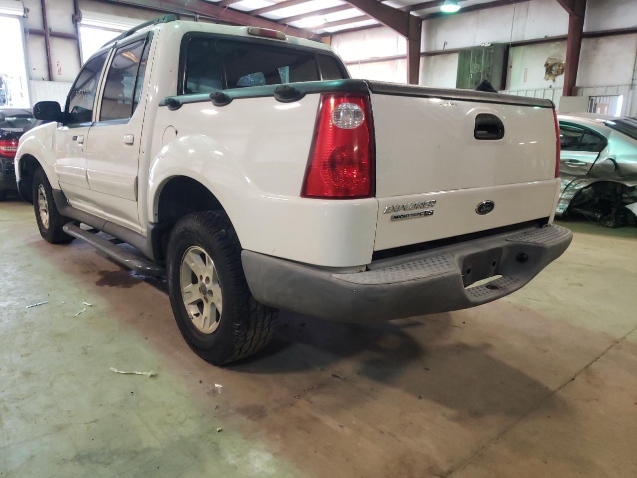 Photo 3 from auction – 2005 FORD EXPLORER S with VIN 1FMZU77K35UA70597