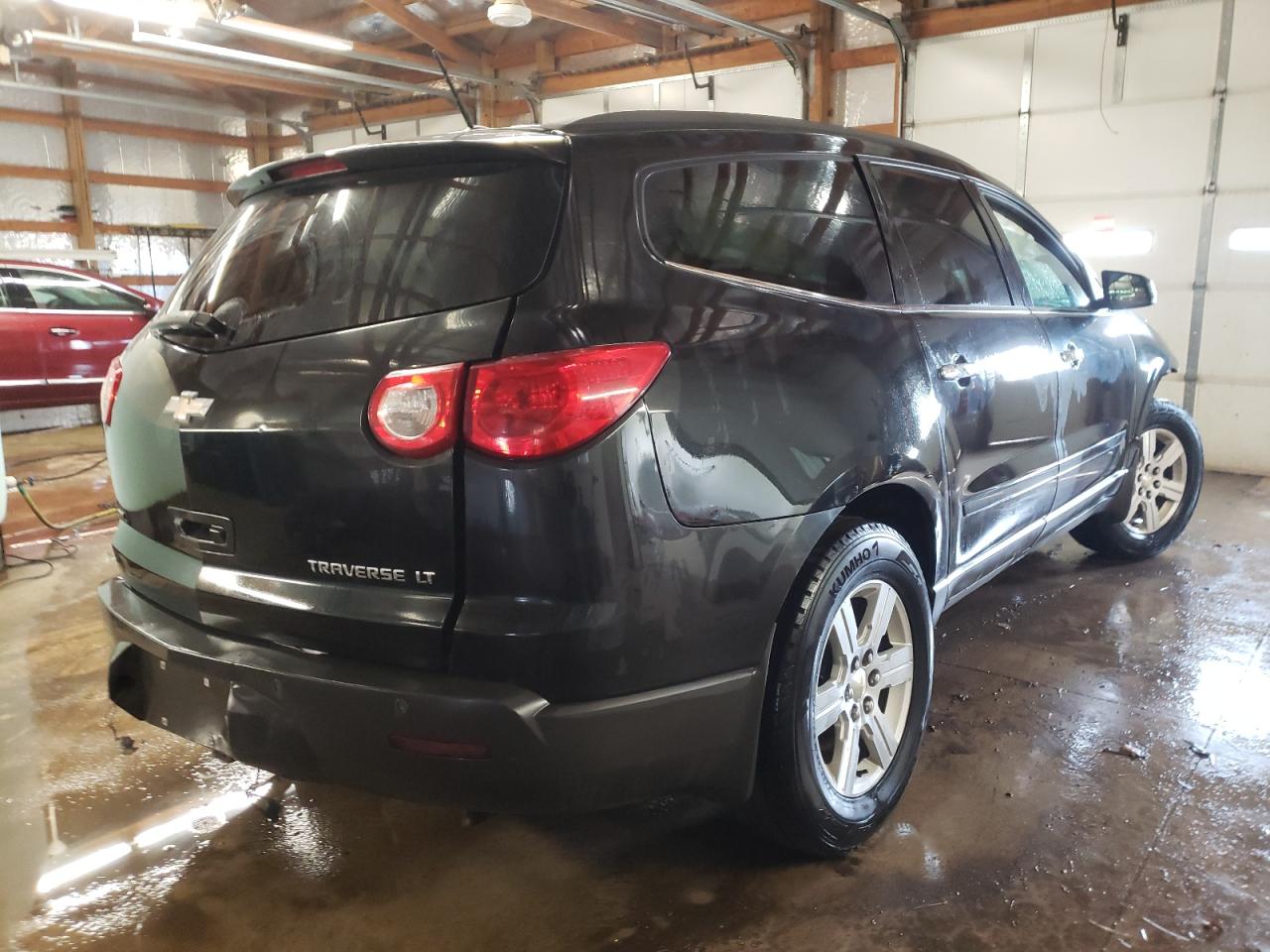 Photo 4 from auction – 2010 CHEVROLET TRAVERSE L with VIN 1GNLVFED5AJ255923