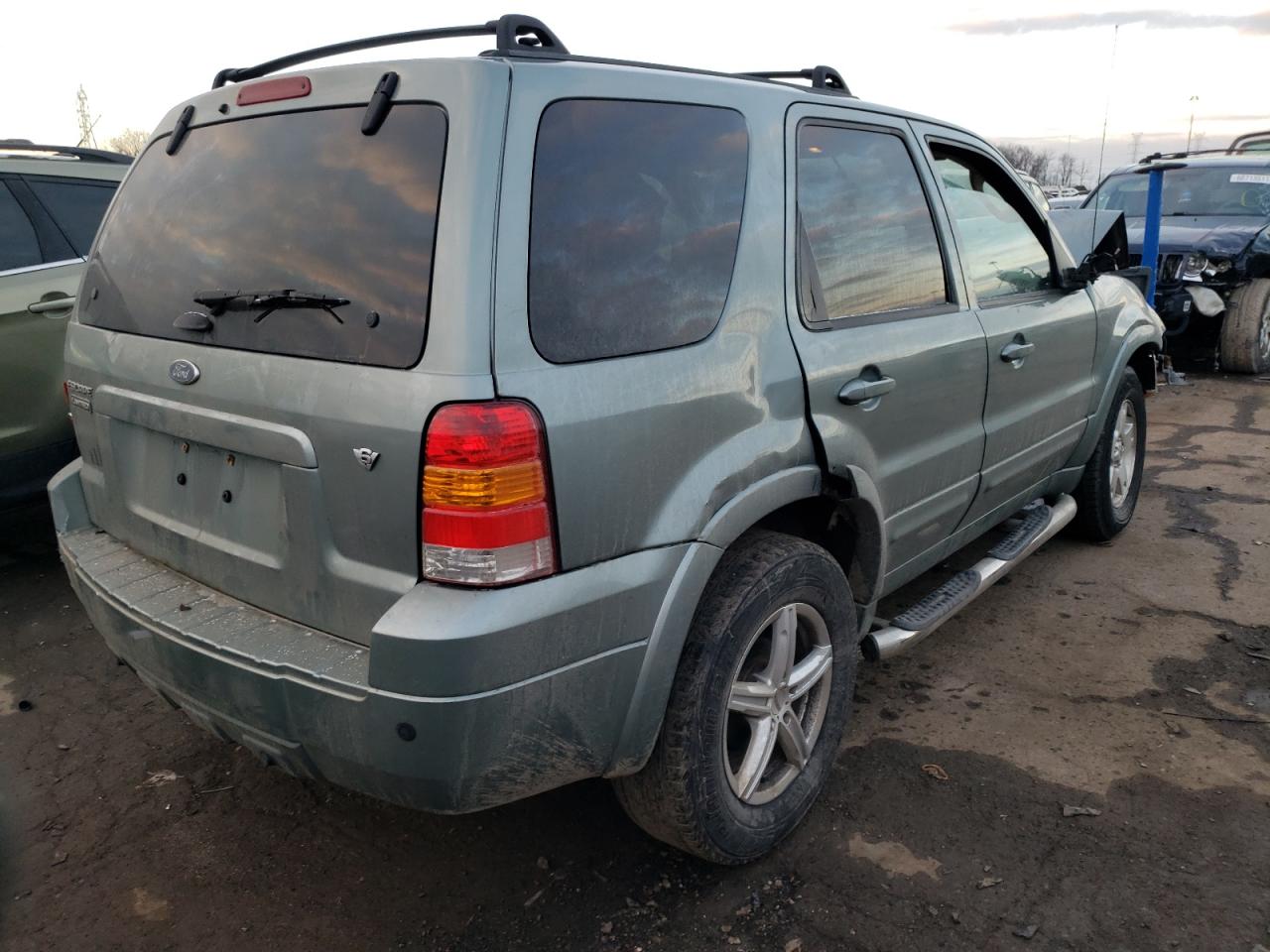 Photo 4 from auction – 2006 FORD ESCAPE LIM with VIN 1FMYU04176KA28249