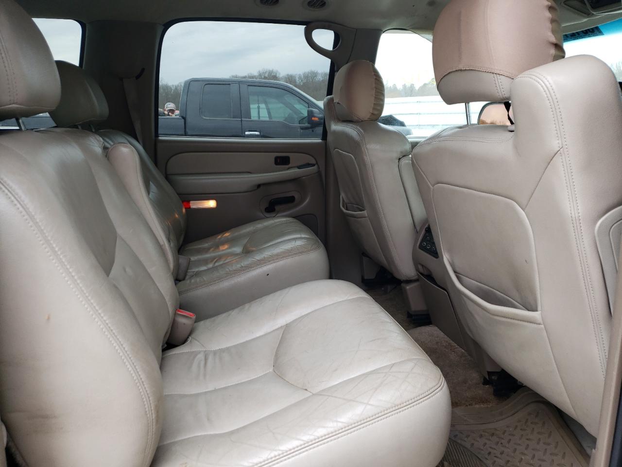 Photo 6 from auction – 2003 CHEVROLET SUBURBAN with VIN 1GNEC16Z93J136349