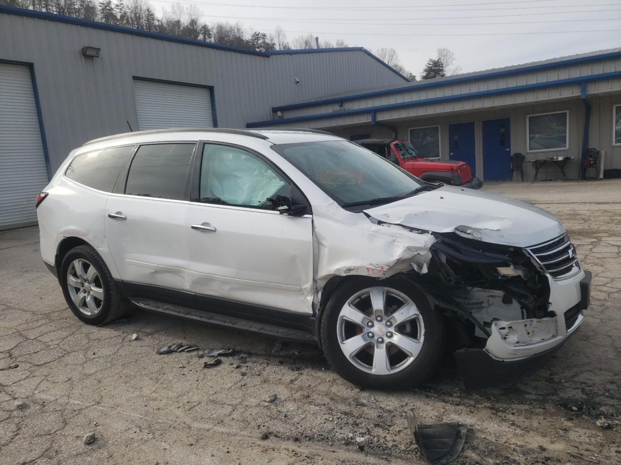 Photo 9 from auction – 2017 CHEVROLET TRAVERSE L with VIN 1GNKVGKD2HJ335213