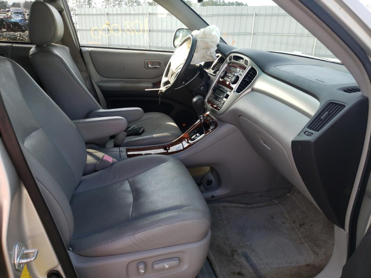 Photo 5 from auction – 2005 TOYOTA HIGHLANDER with VIN JTEEP21A650102264