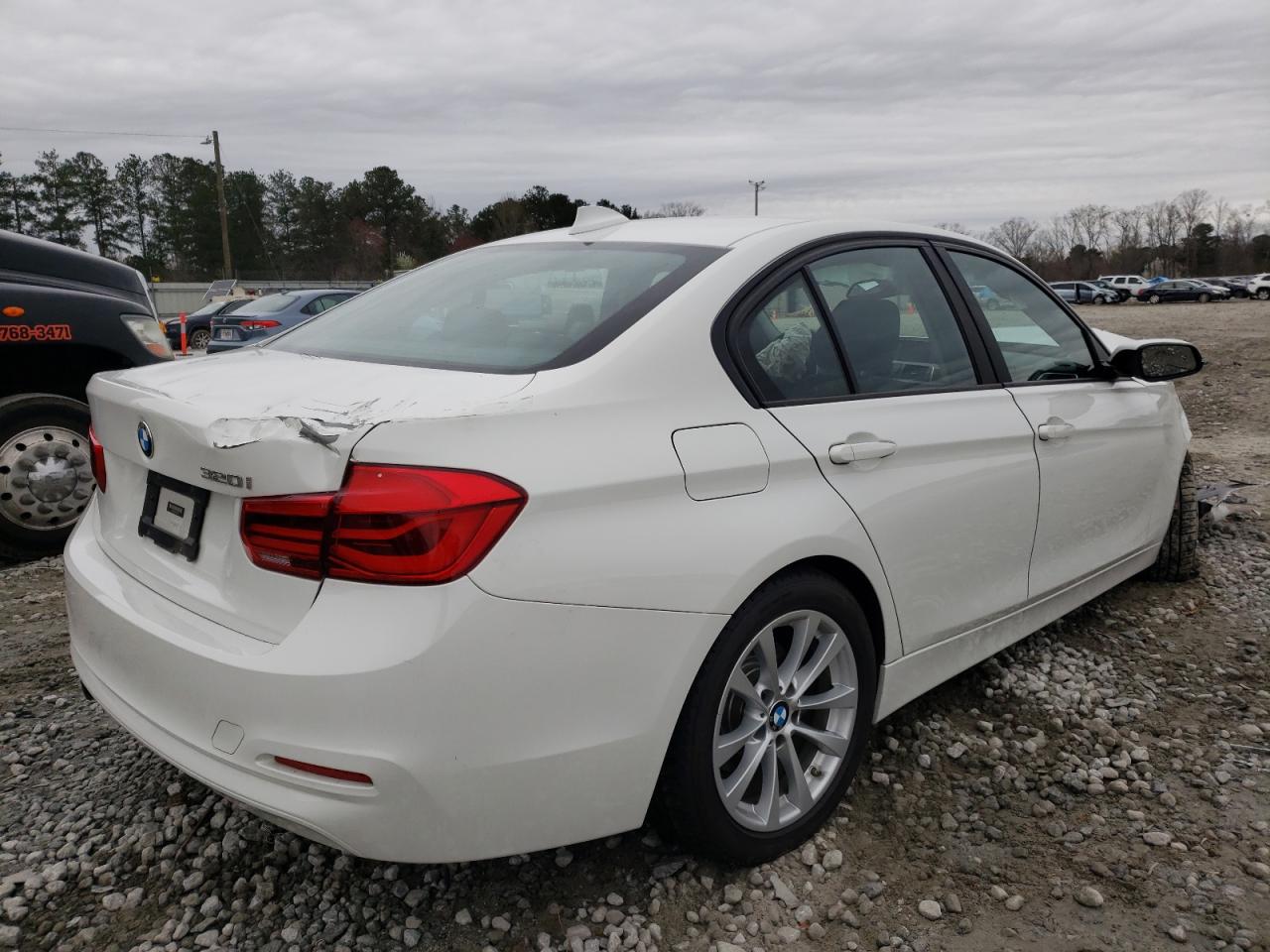 Photo 4 from auction – 2017 BMW 320 I with VIN WBA8A9C31HK622615
