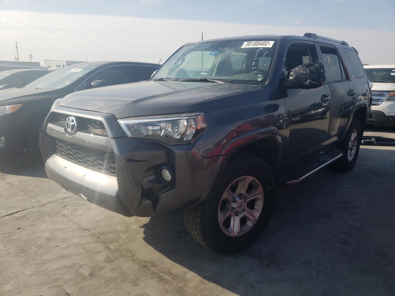 Photo 2 from auction – 2019 TOYOTA 4 RUNNER with VIN JTEBU5JRXK5630178
