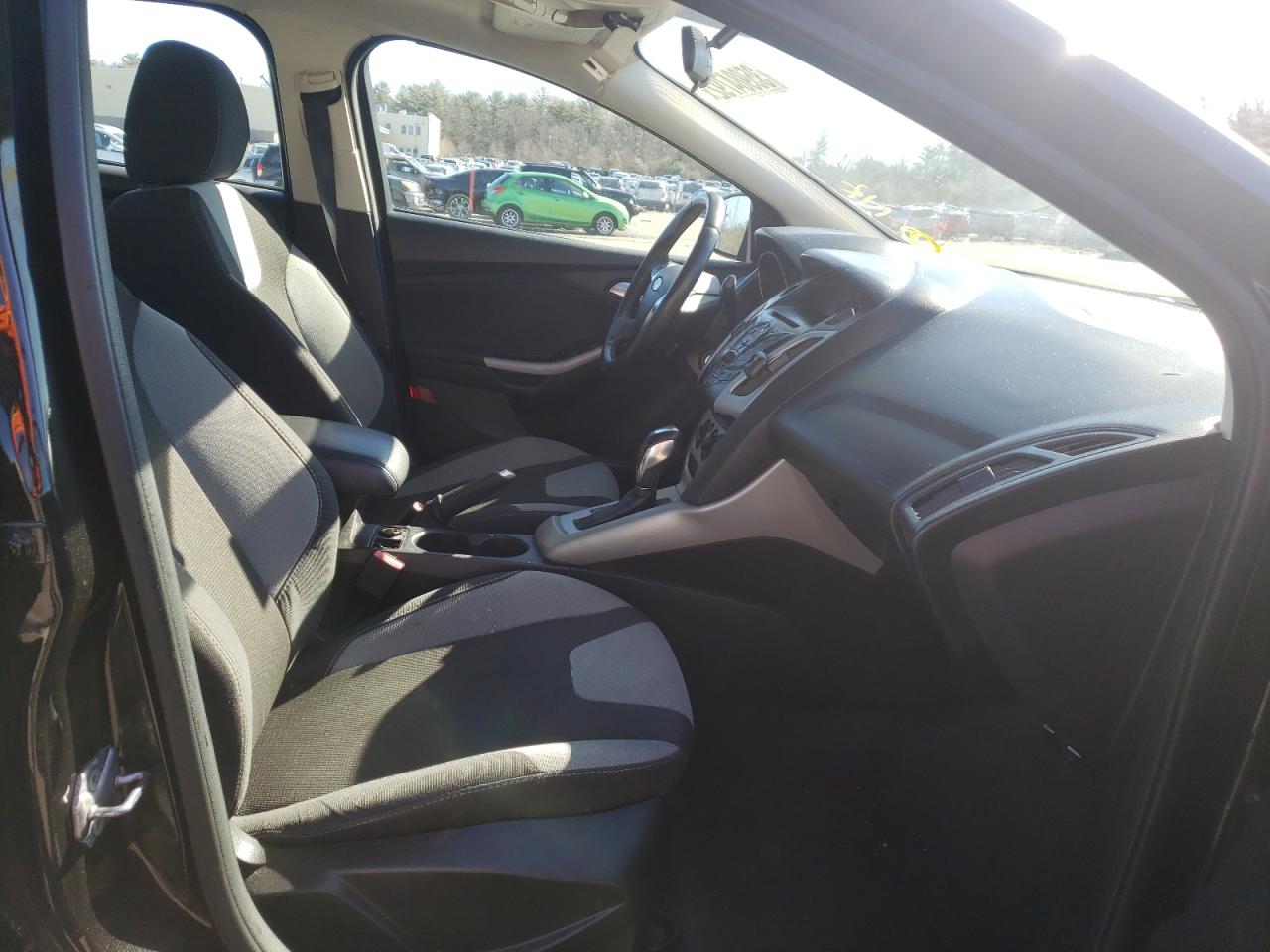 Photo 5 from auction – 2012 FORD FOCUS SE with VIN 1FAHP3F21CL441377