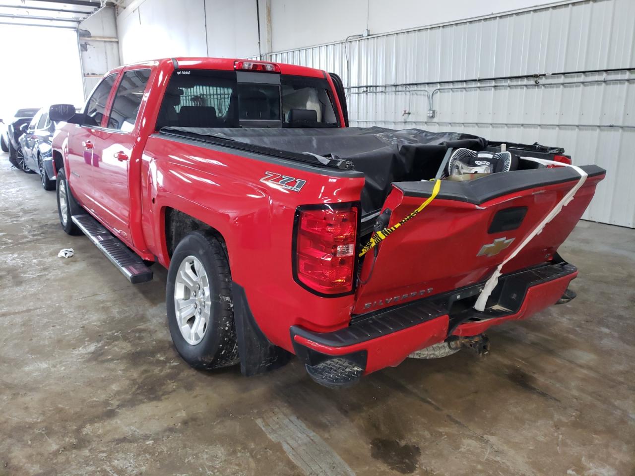 Photo 3 from auction – 2017 CHEVROLET SILVERADO with VIN 3GCUKREC5HG136098
