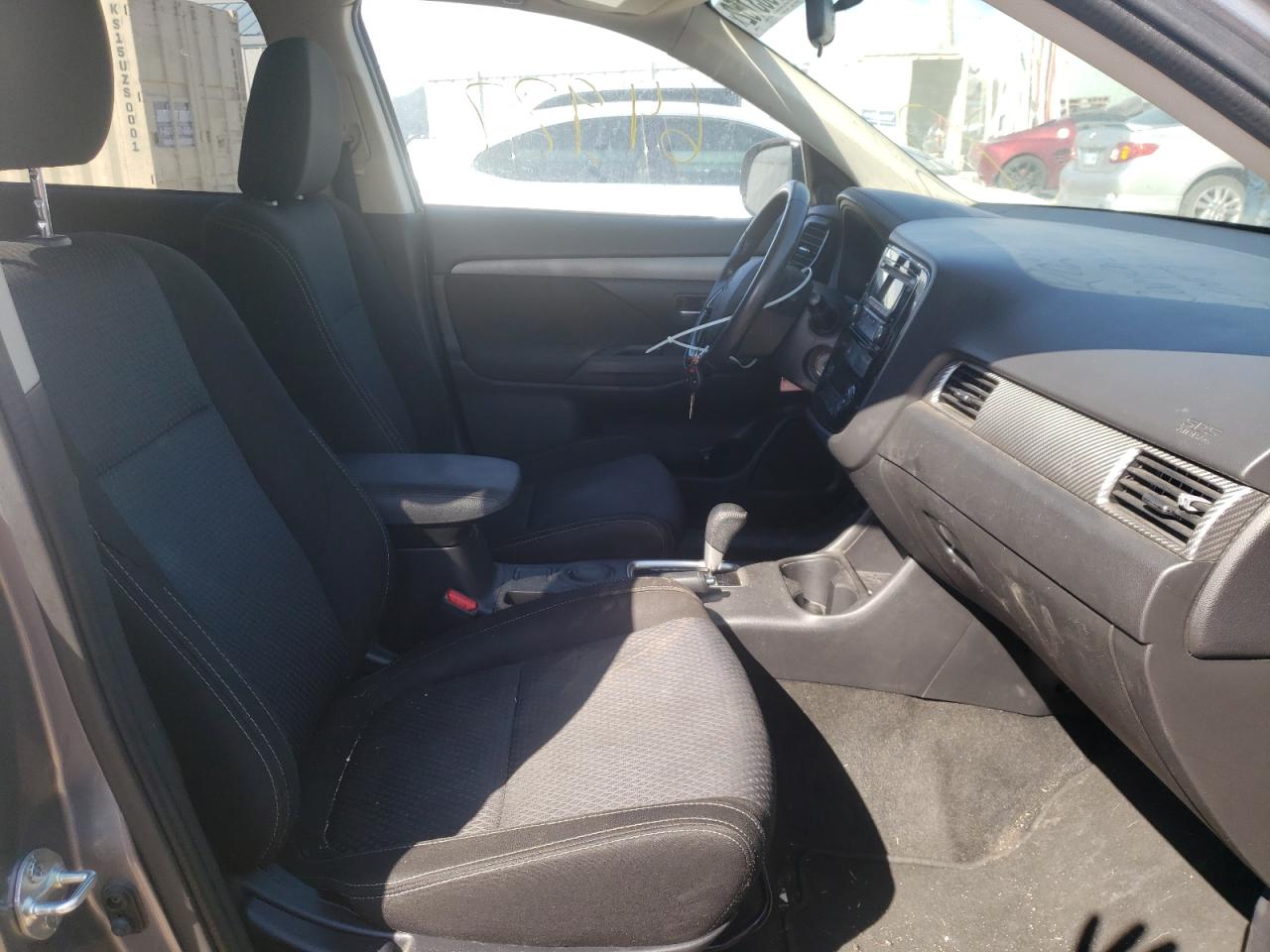 Photo 5 from auction – 2016 MITSUBISHI OUTLANDER with VIN JA4AD2A33GZ040005