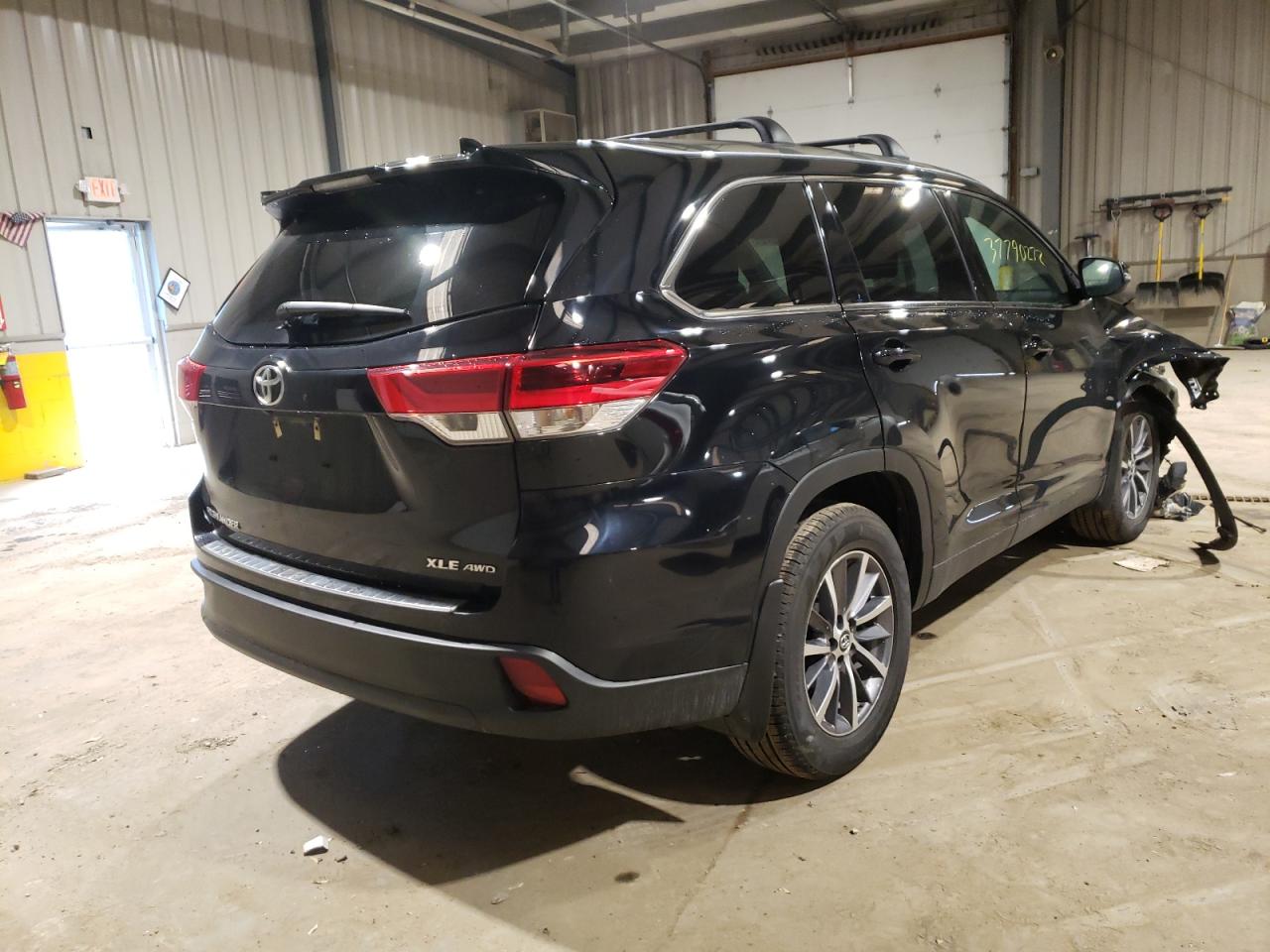 Photo 4 from auction – 2019 TOYOTA HIGHLANDER with VIN 5TDJZRFHXKS948630