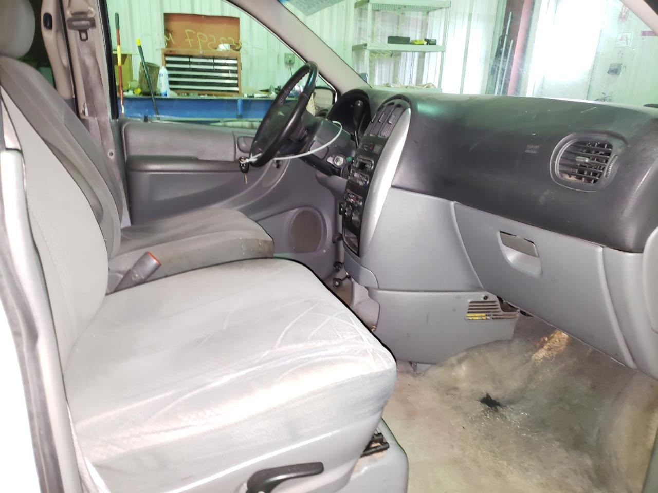 Photo 5 from auction – 2007 CHRYSLER TOWN & COU with VIN 2A4GP54L67R350433