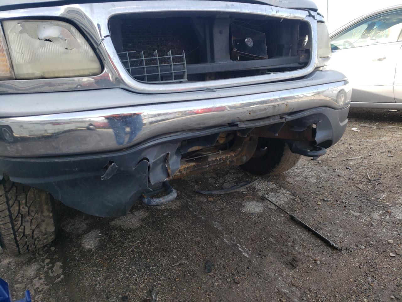 Photo 9 from auction – 2001 FORD EXPEDITION with VIN 1FMPU16L11LA20084