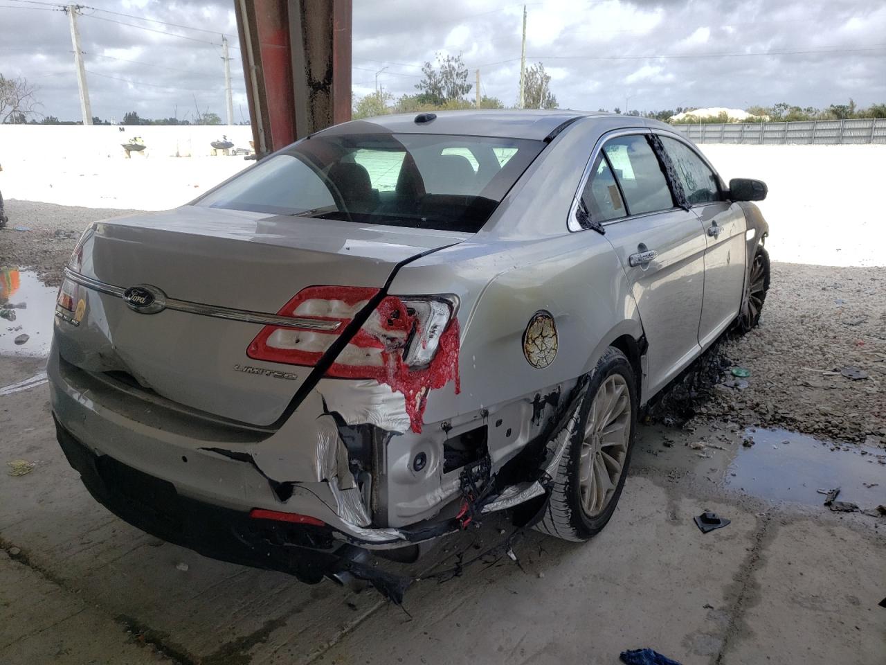 Photo 4 from auction – 2016 FORD TAURUS LIM with VIN 1FAHP2F89GG104680