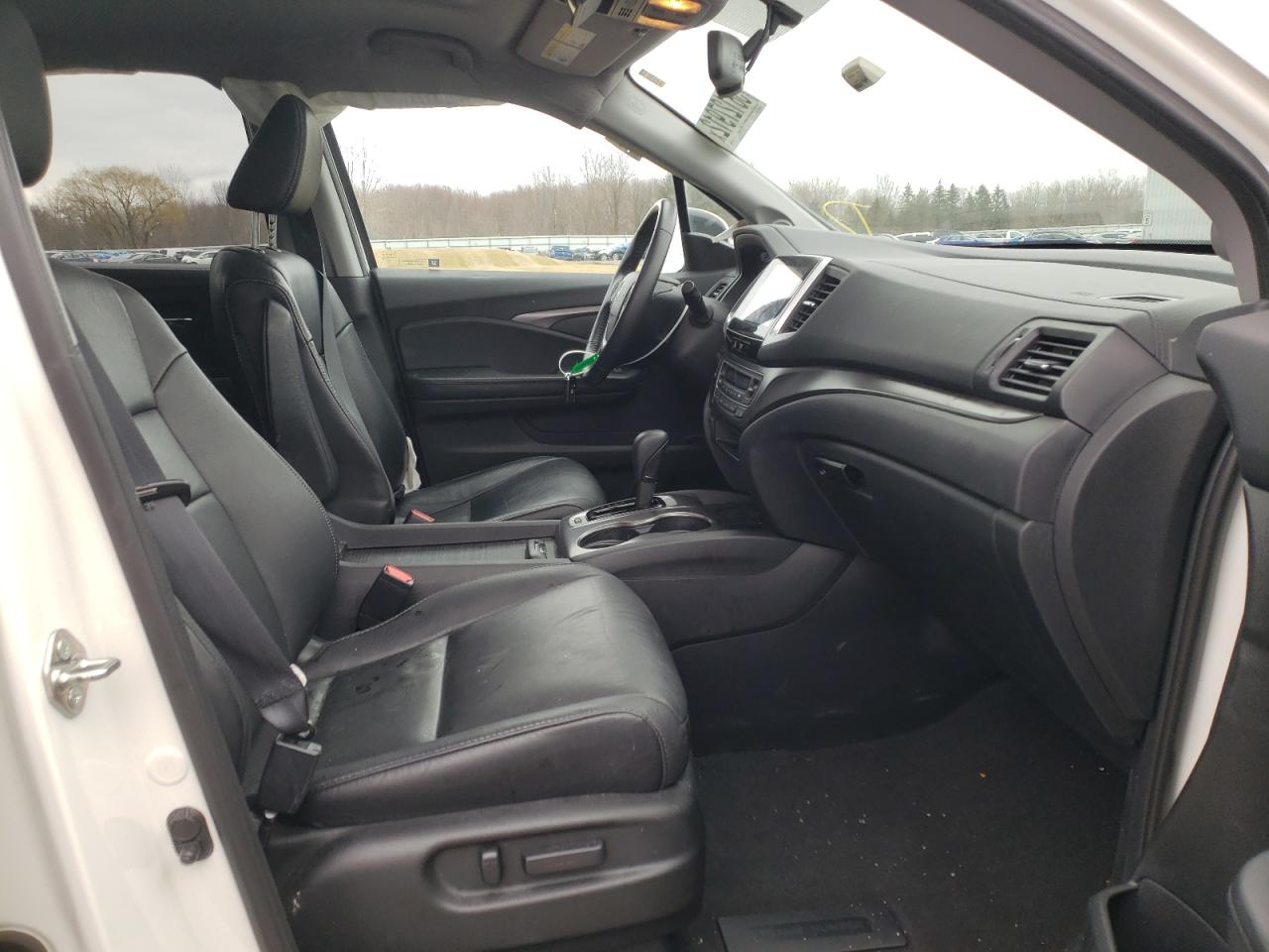 Photo 5 from auction – 2017 HONDA PILOT with VIN 5FNYF6H58HB040764