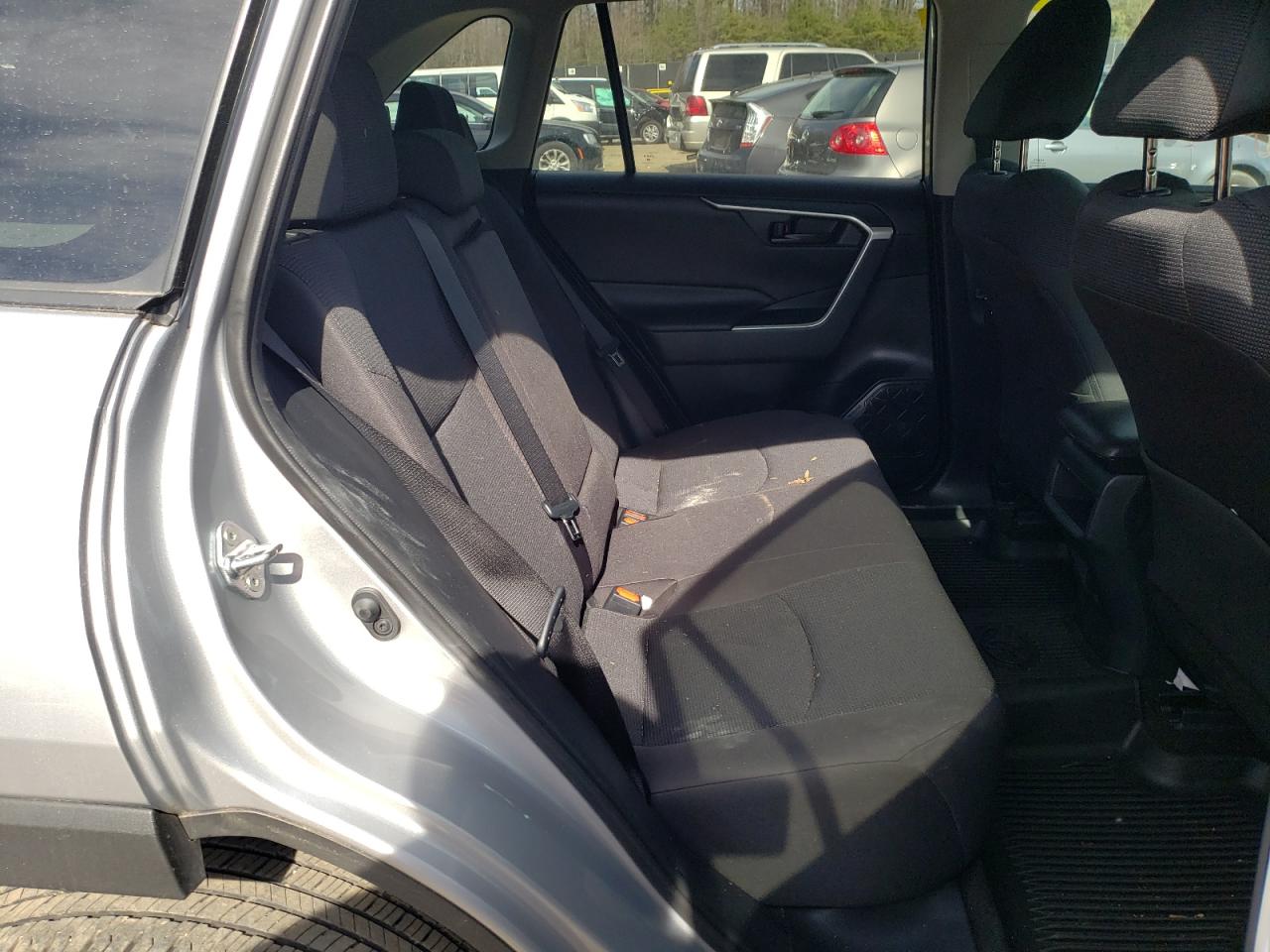 Photo 6 from auction – 2019 TOYOTA RAV4 LE with VIN 2T3G1RFV7KW079037