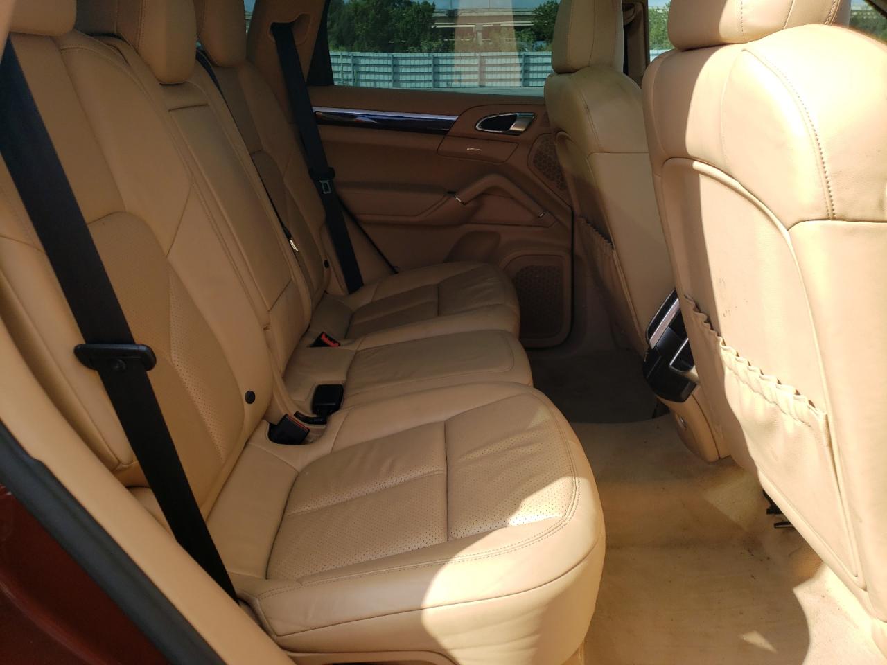Photo 6 from auction – 2012 PORSCHE CAYENNE S with VIN WP1AB2A29CLA40296