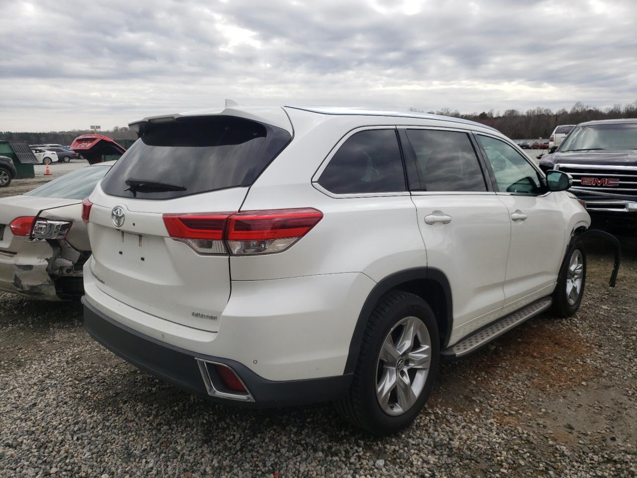 Photo 4 from auction – 2018 TOYOTA HIGHLANDER with VIN 5TDYZRFH9JS257327
