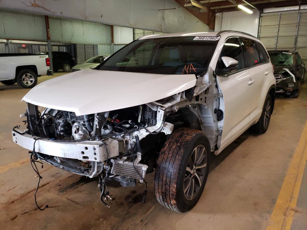 Photo 2 from auction – 2017 TOYOTA HIGHLANDER with VIN 5TDJZRFH8HS458308