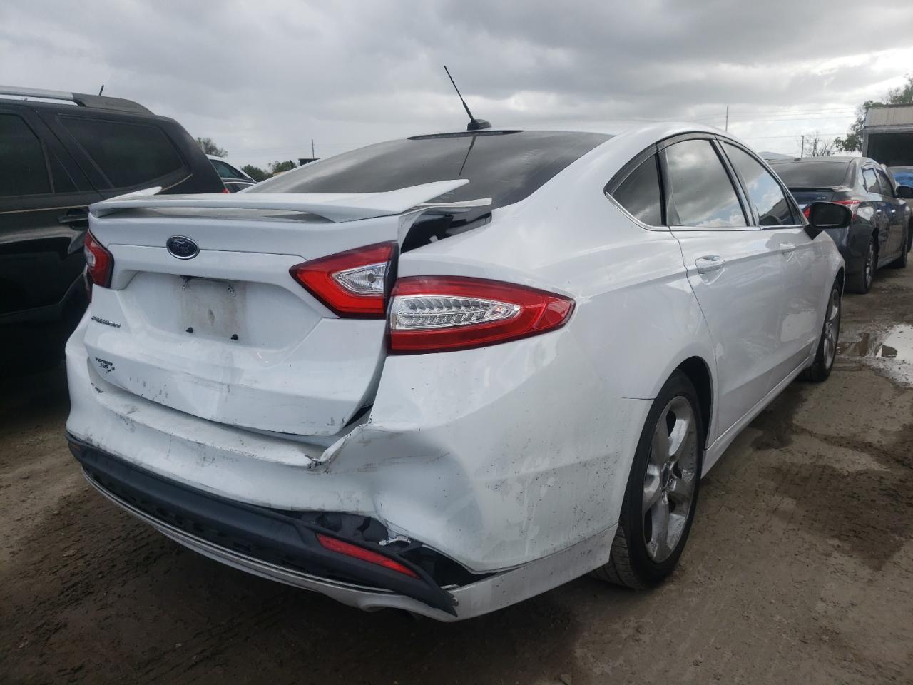 Photo 4 from auction – 2016 FORD FUSION S with VIN 3FA6P0G75GR376685