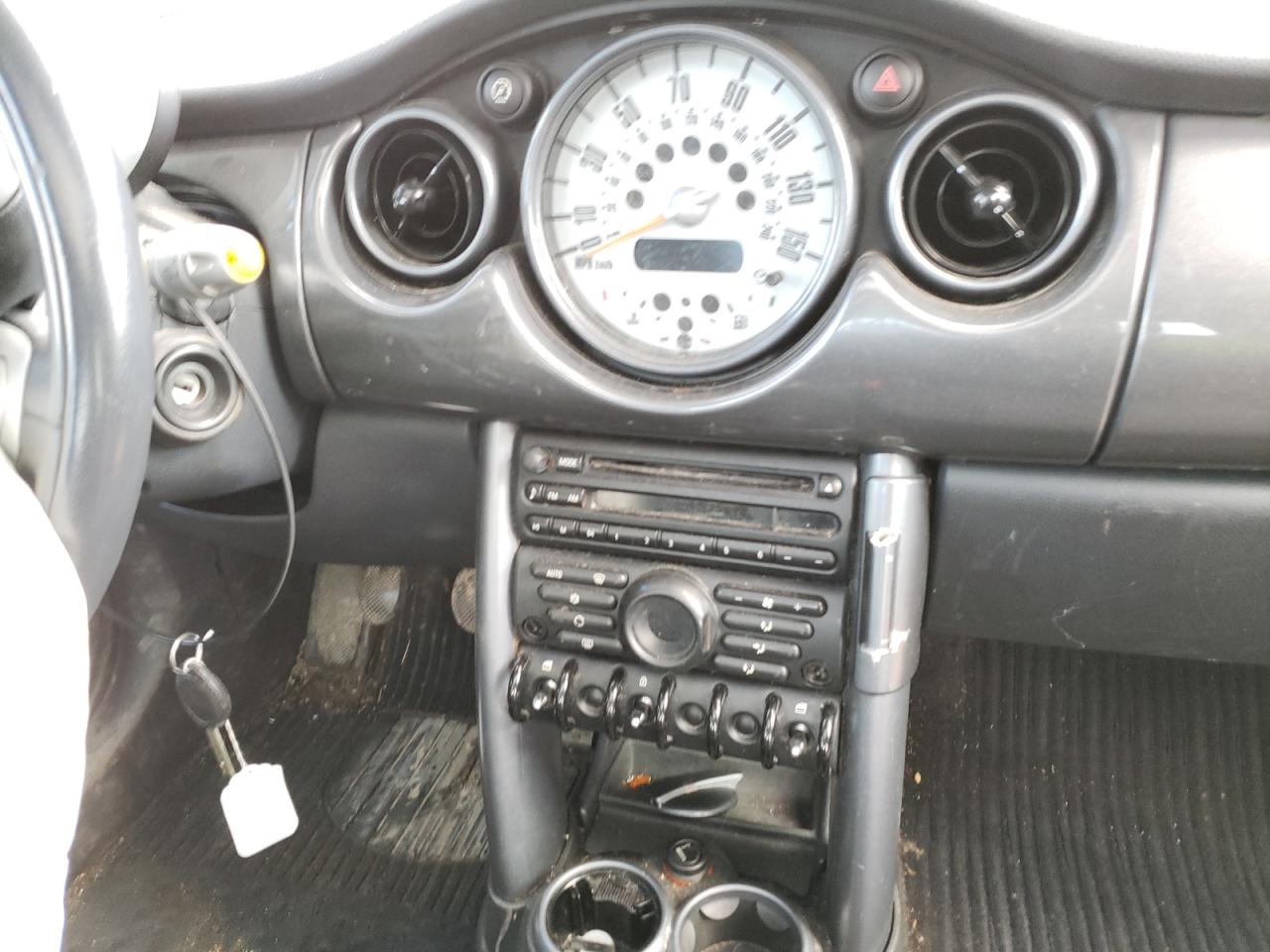 Photo 9 from auction – 2005 MINI COOPER with VIN WMWRC33505TK60845