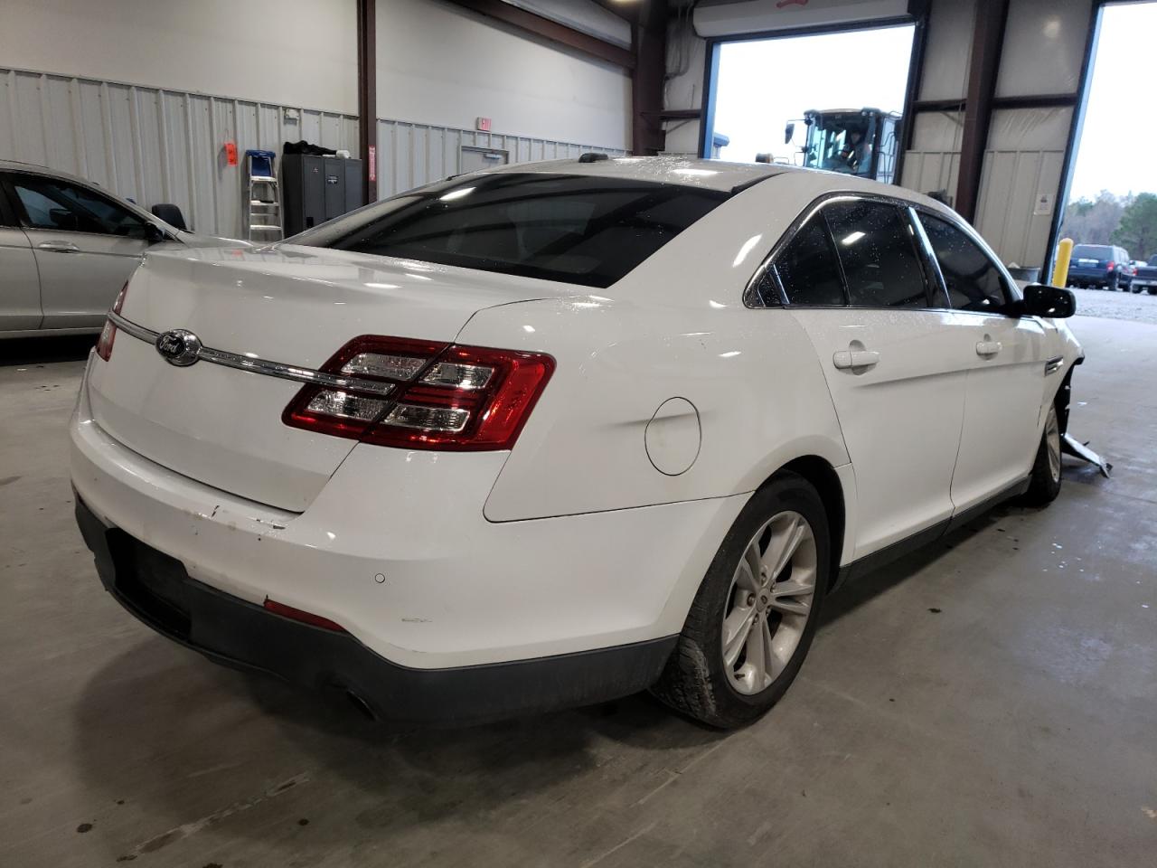 Photo 4 from auction – 2015 FORD TAURUS SEL with VIN 1FAHP2E9XFG195306
