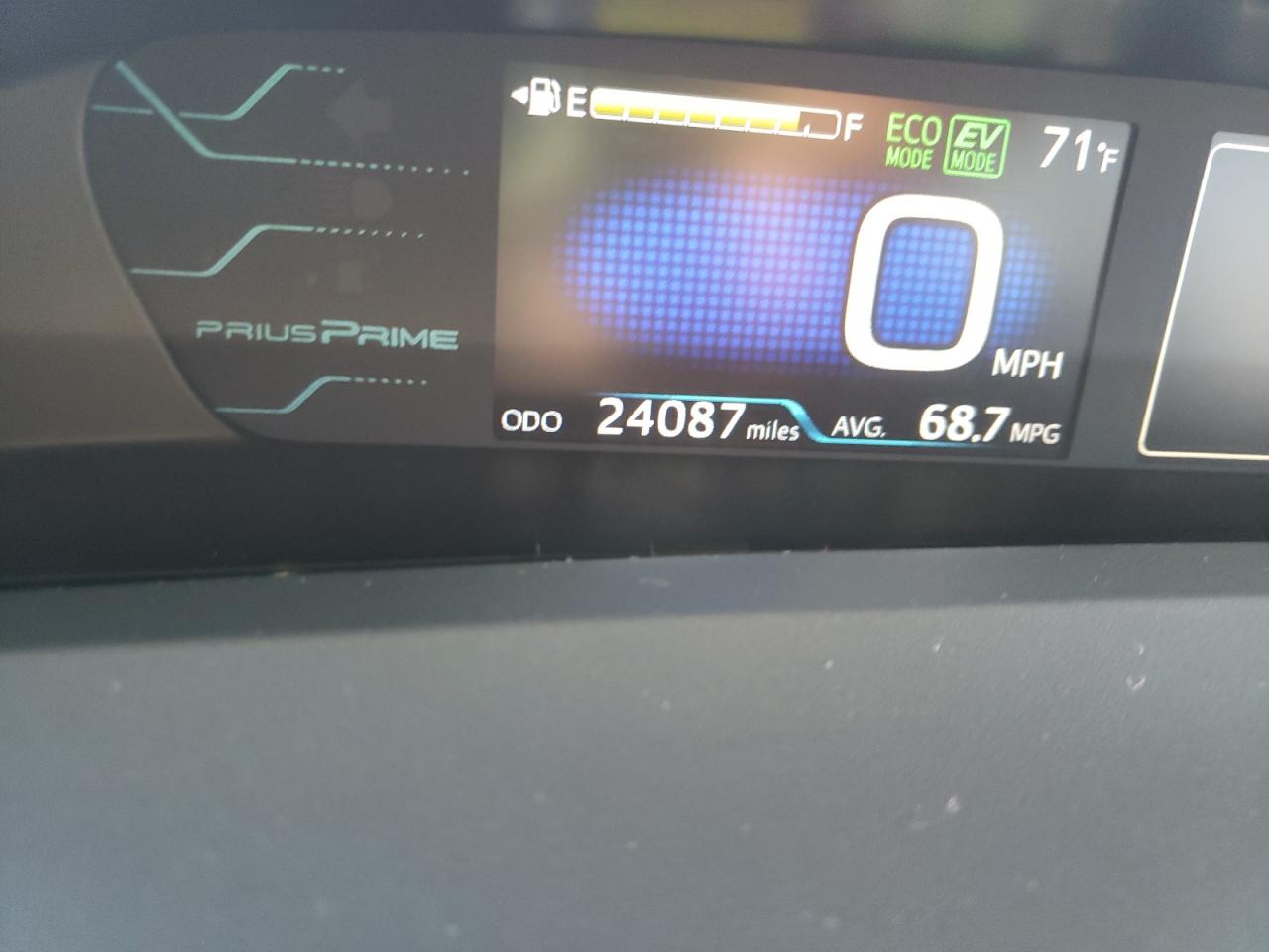 Photo 8 from auction – 2017 TOYOTA PRIUS PRIM with VIN JTDKARFP7H3027382