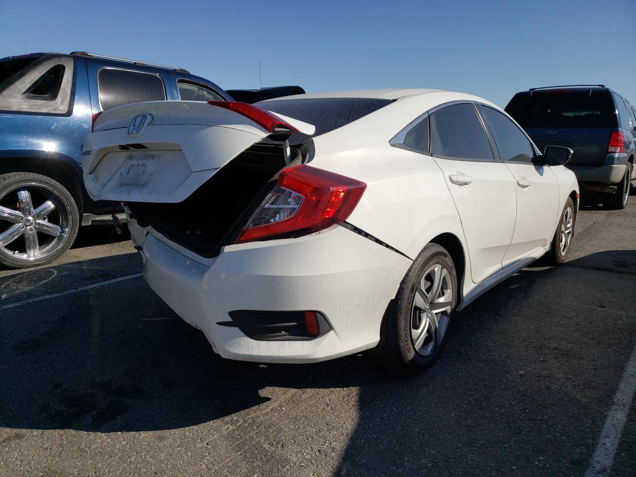 Photo 4 from auction – 2016 HONDA CIVIC LX with VIN 2HGFC2F56GH511140
