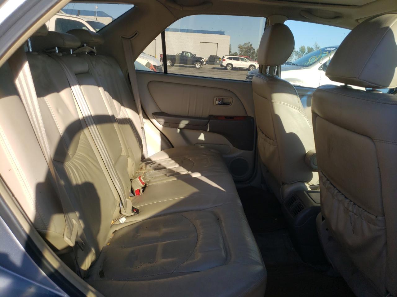 Photo 6 from auction – 2002 LEXUS RX 300 with VIN JTJGF10U920139629