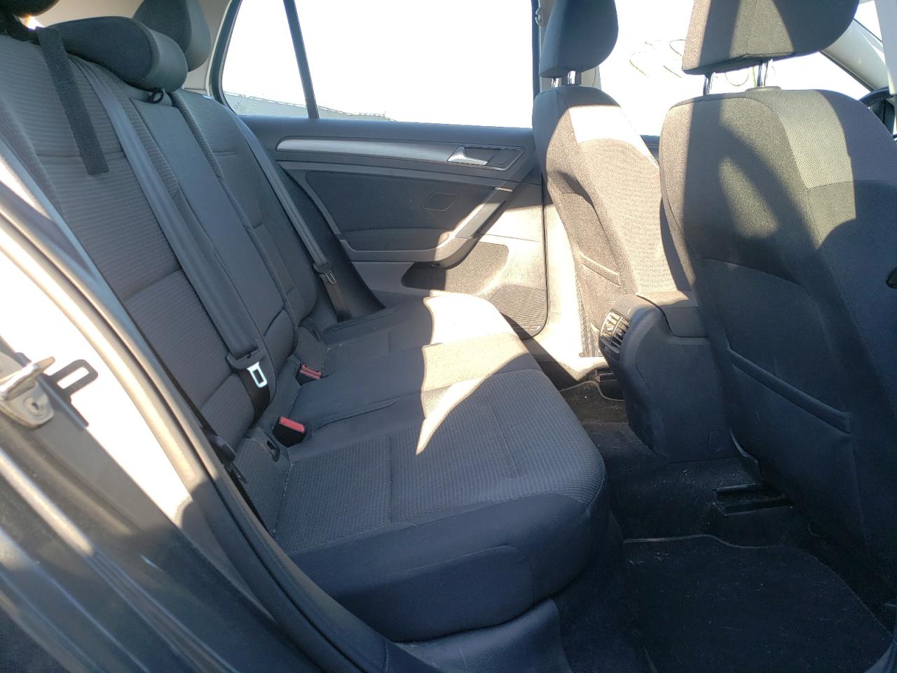 Photo 6 from auction – 2019 VOLKSWAGEN E-GOLF SE with VIN WVWKR7AU2KW911147