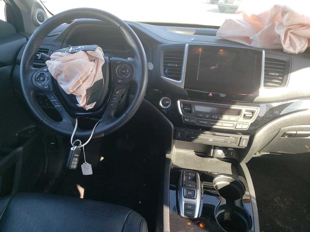 Photo 9 from auction – 2017 HONDA PILOT TOUR with VIN 5FNYF6H93HB039170